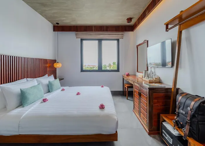 Sonitori Riverside Hotel 4*